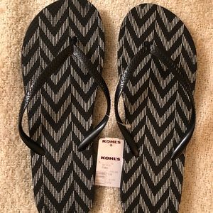 KOHLS Black & White Herringbone Flip Flops NWT 10.5